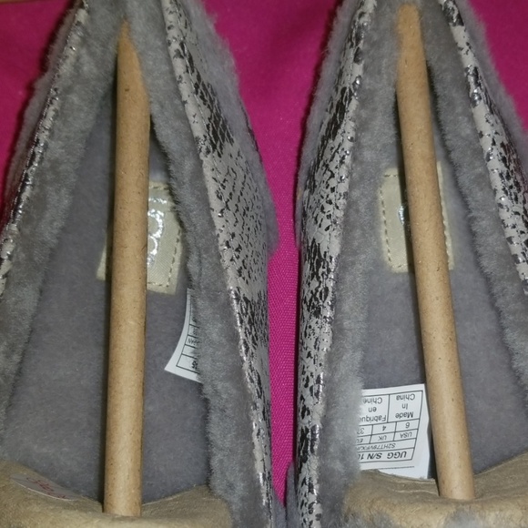 Slippers - Picture 3 of 8